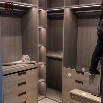 Kõrgekvaliteediline eritellimusel valmistatud rõivapood Fit Out müügiks Beninis