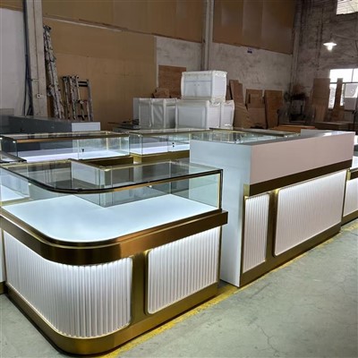 Kaubanduskeskuse ehete vitriinide kiosk