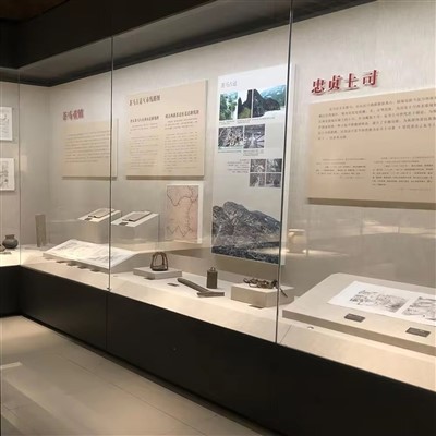 Muuseumi modulaarne vitriinvõrk