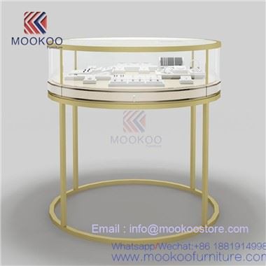 Ümmargune messing vitriin Cartierile